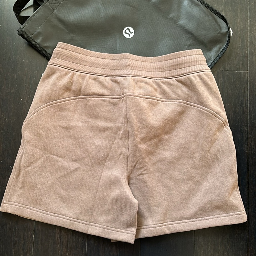 LULULEMON SCUBA HIGH RISE SHORTS 5”in TAUPETASTIC SZ 8 NWT - Picture 3 of 7